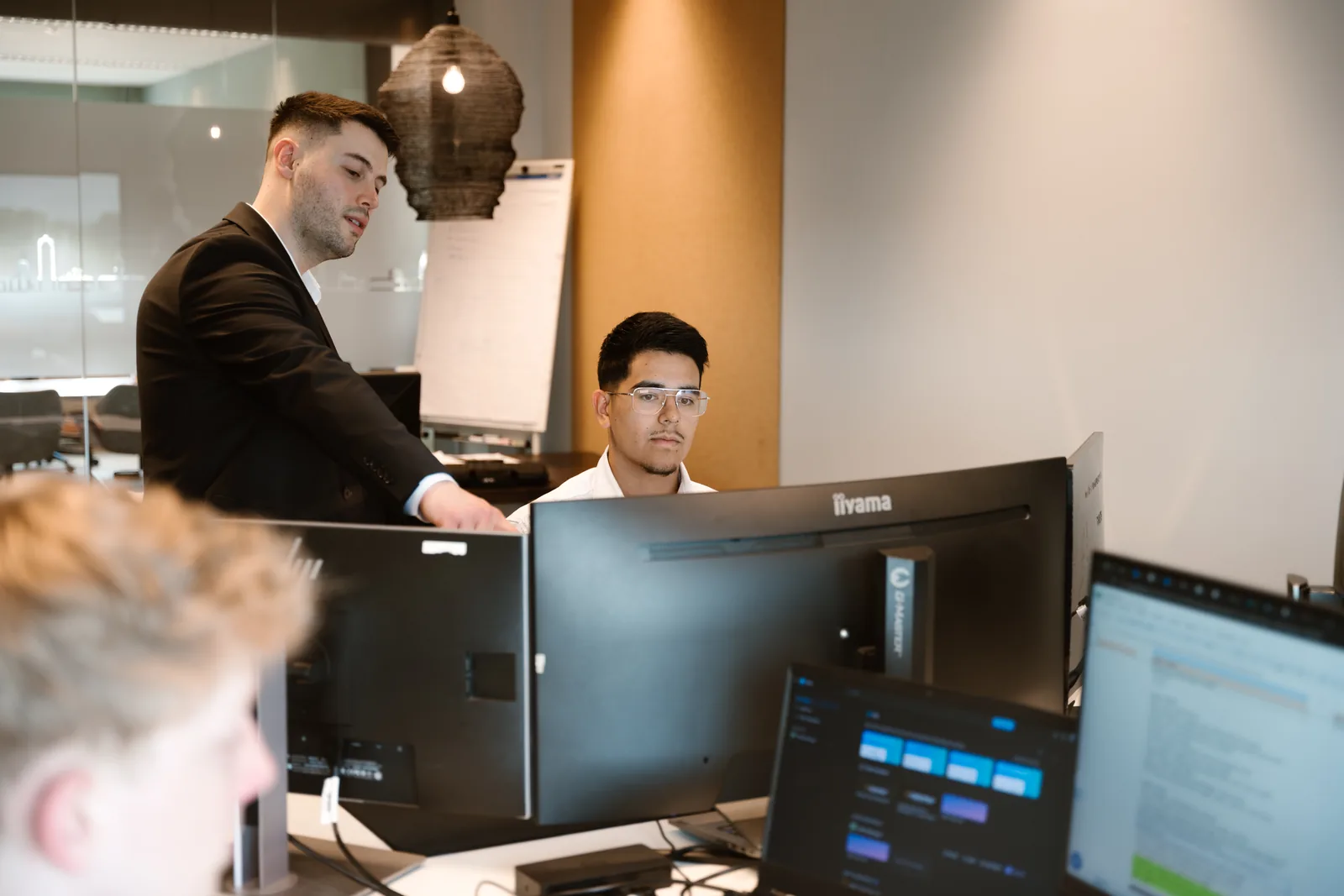 Het team van Chessfield Marketing werkt samen aan digitale marketingprojecten